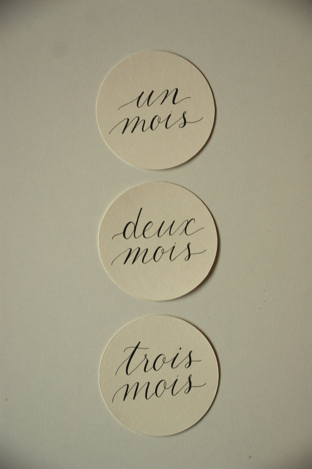 Cartes étapes rondes — Papier calligraphié à la main