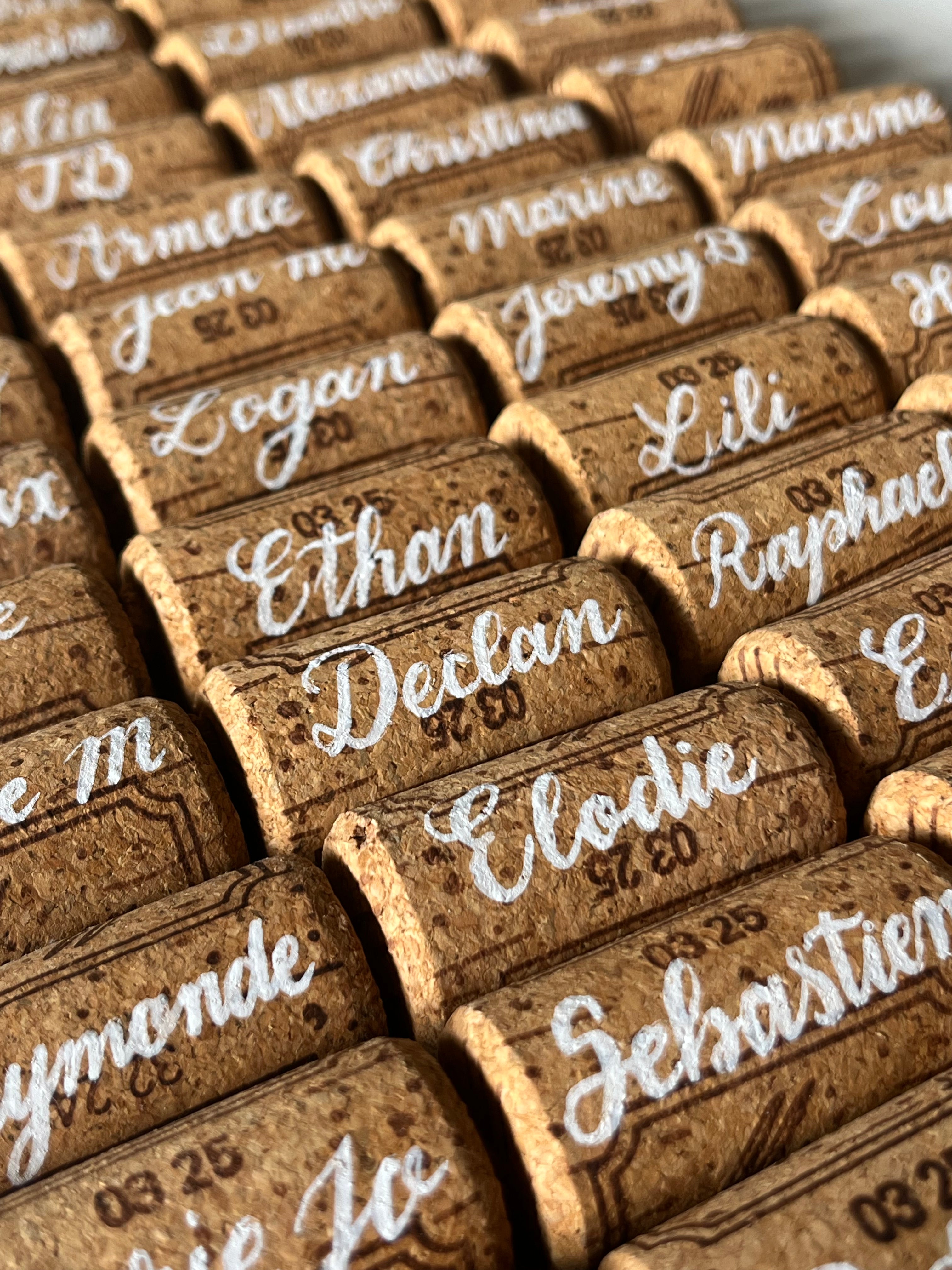Marque-places — Bouchons en liège calligraphiés