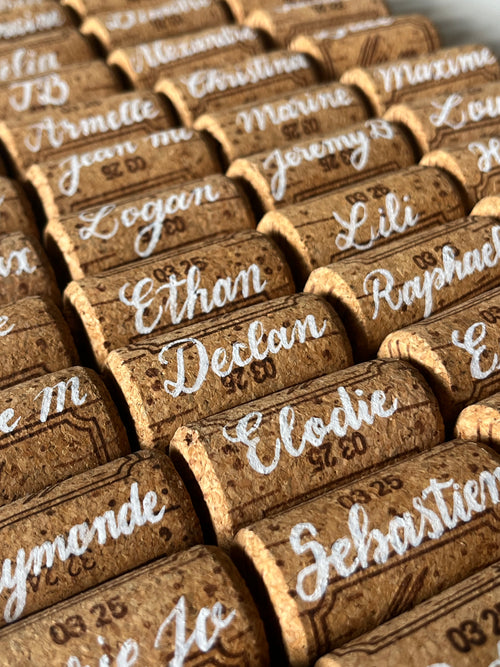 Marque-places — Bouchons en liège calligraphiés