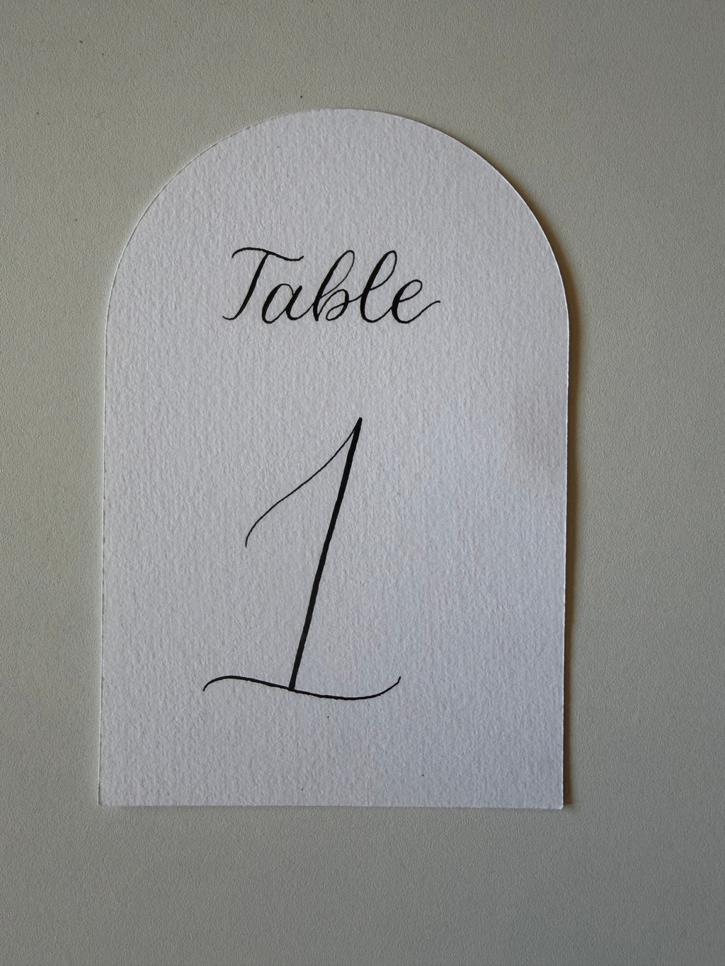 Numéros de table en arche – Calligraphie à la main