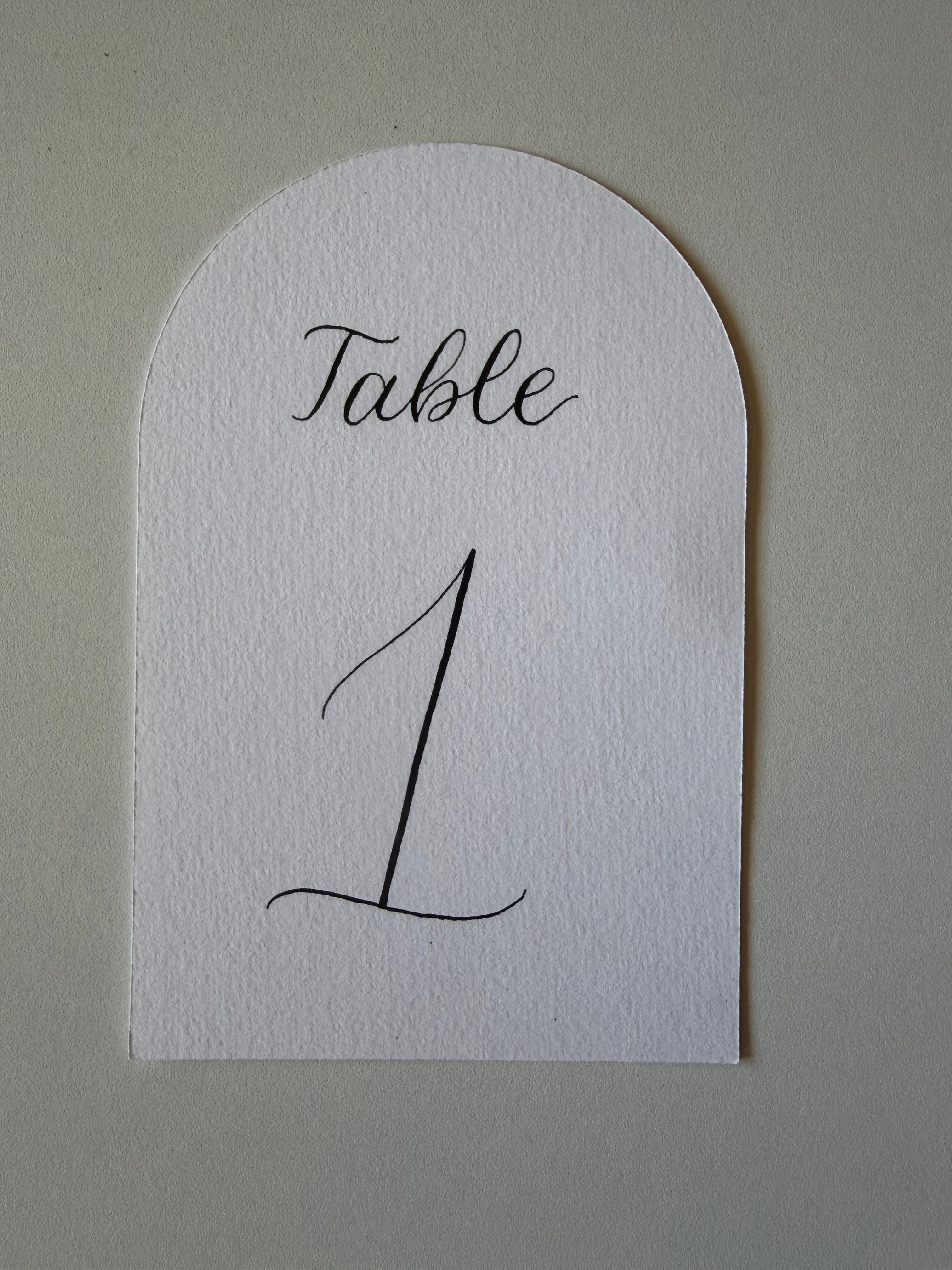 Numéros de table en arche – Calligraphie à la main