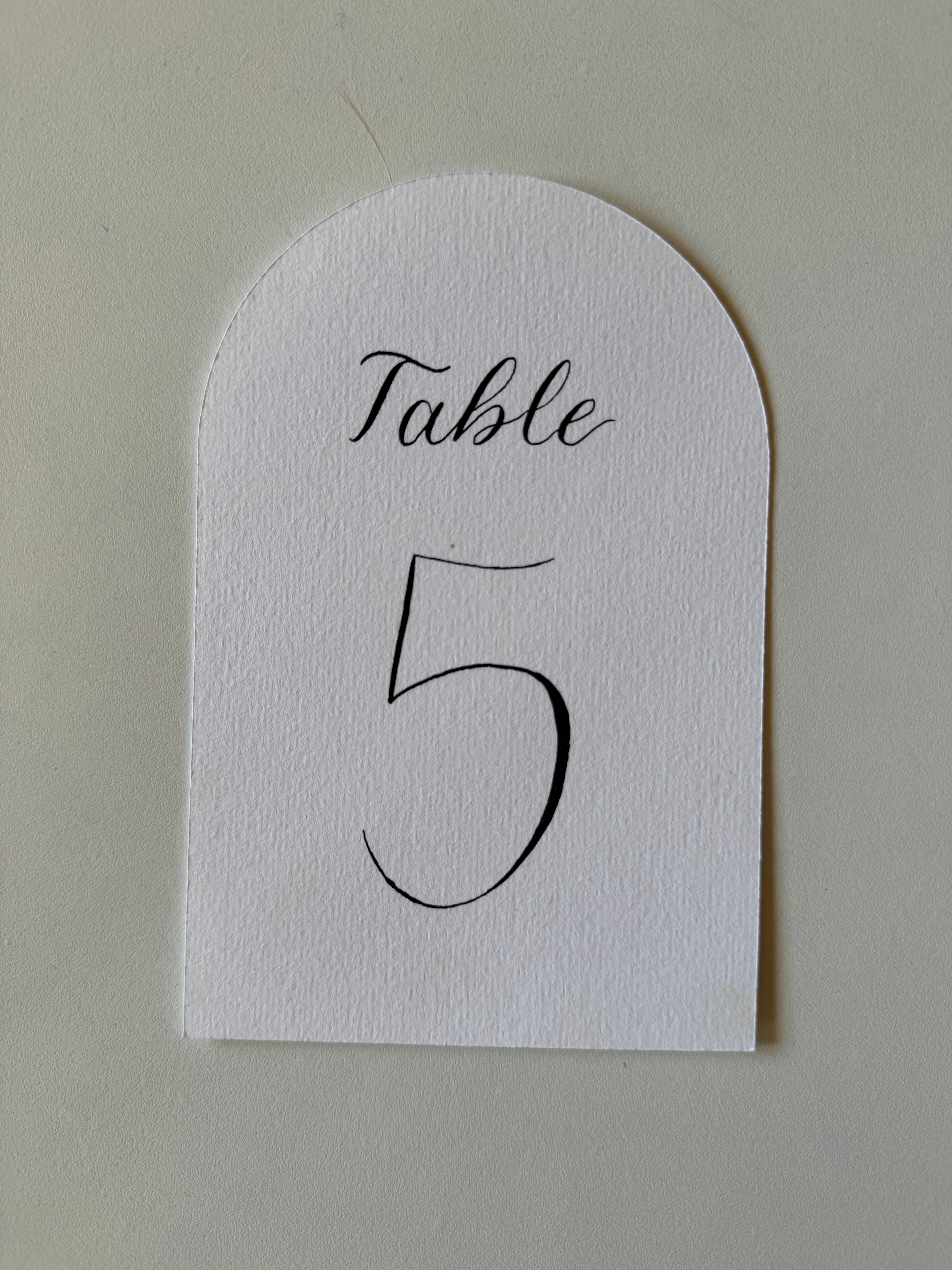 Numéros de table en arche – Calligraphie à la main